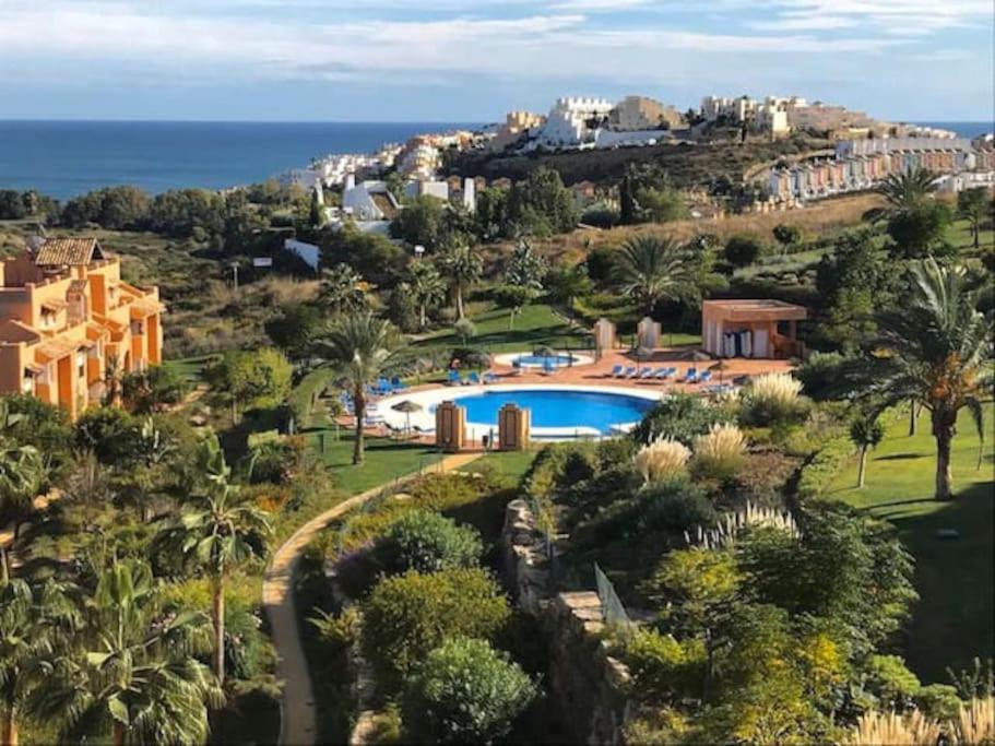 Penthouse Paradiso: 2Br Oasis In Casares Del Sol Exteriér fotografie