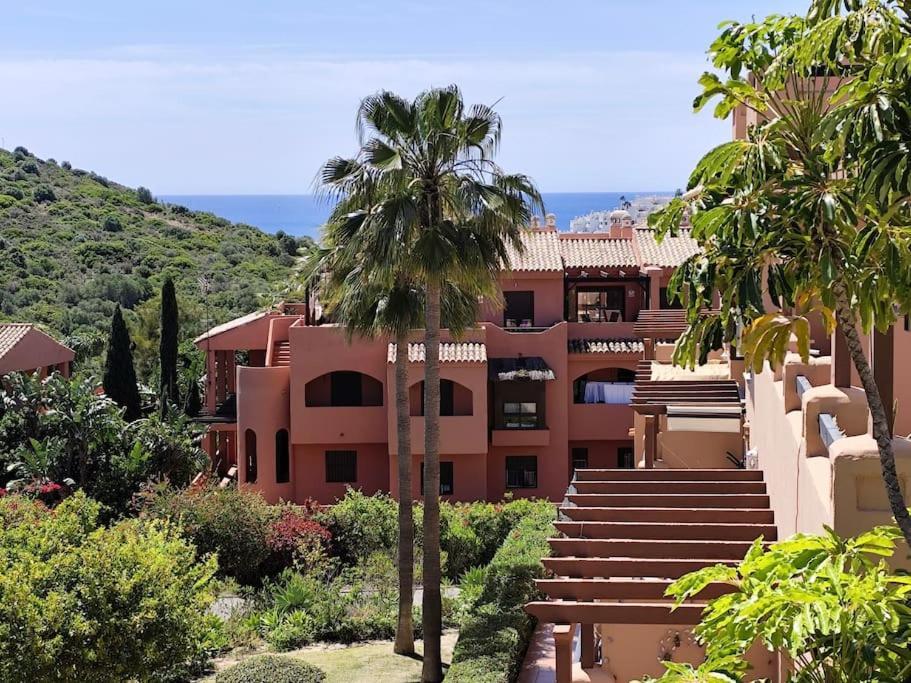 Penthouse Paradiso: 2Br Oasis In Casares Del Sol Exteriér fotografie