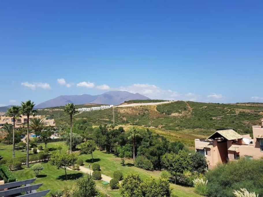 Penthouse Paradiso: 2Br Oasis In Casares Del Sol Exteriér fotografie