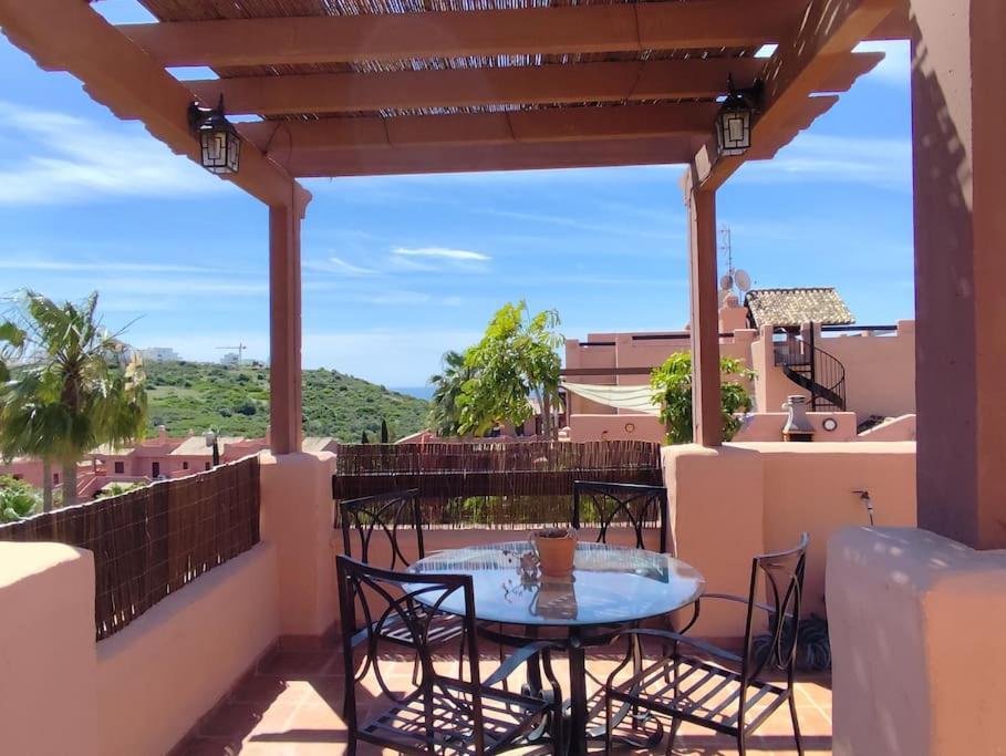 Penthouse Paradiso: 2Br Oasis In Casares Del Sol Exteriér fotografie
